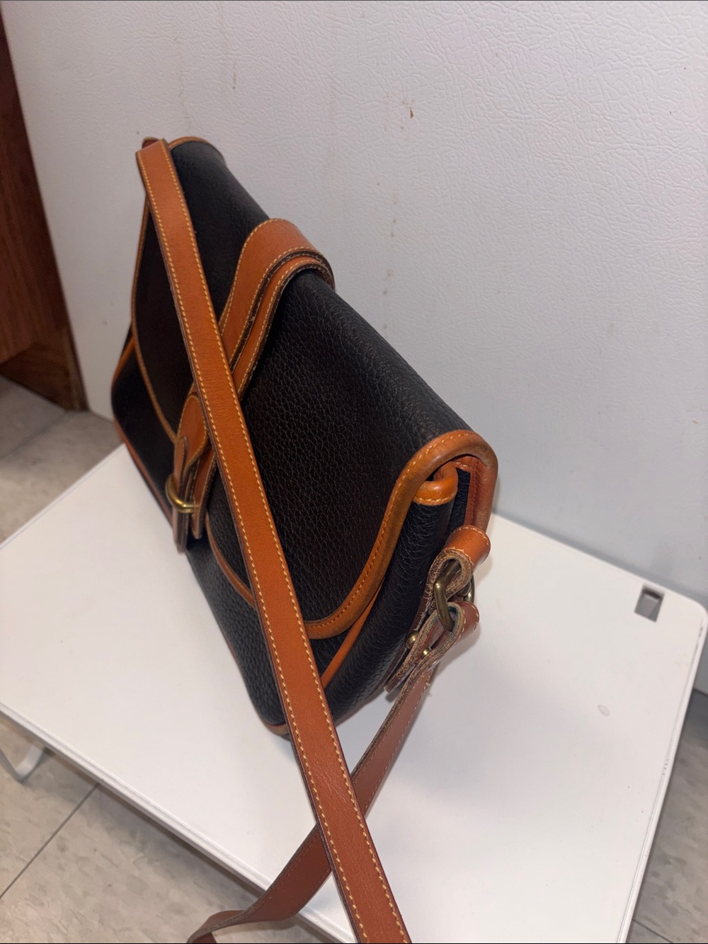 Dooney & Bourke Vintage Brown Leather Flap Crossbody Shoulder Bag - Picture 2 of 12